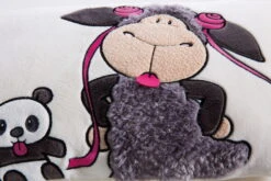 Nici 40869 Kissen Jolly Mäh Schaf Jolly Juicy Zungebleck +Panda 43x25cm Plüsch -Spielzeug Verkauf 40869 ansicht 01 2048x1365