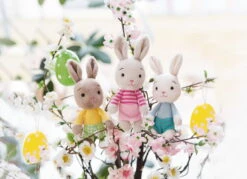 Nici 47513 Happy Bunnies Bunny Hase Braun Gelbes Shirt 15cm Plüsch Kuscheltier -Spielzeug Verkauf 47513 06 47512 47511 Milieu 2048x1487