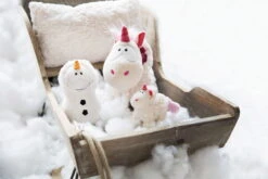 Nici 48164 Einhorn Theodor Im Schneeanzug Ca 32cm Plüsch Kuscheltier GREEN -Spielzeug Verkauf 48166 10 48163 48162 Milieu vorl 2048x1365 2