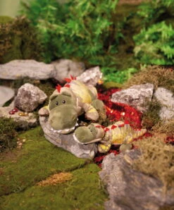 Nici 48811 Dinosaurier Fossily 25cm Liegend Plüsch Kuscheltier Dino GREEN -Spielzeug Verkauf 48811 12 48814 Milieu 1697x2048